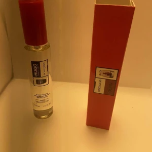 Hugo Energise Eau de Toilette - Hugo Energise från Hugo Boss, 33 ml Eau de Toilette. Perfekt storlek för att ta med sig och en stilren design som sticker ut. Snygg förpackning och passar dig som vill ha något fräscht och modernt.