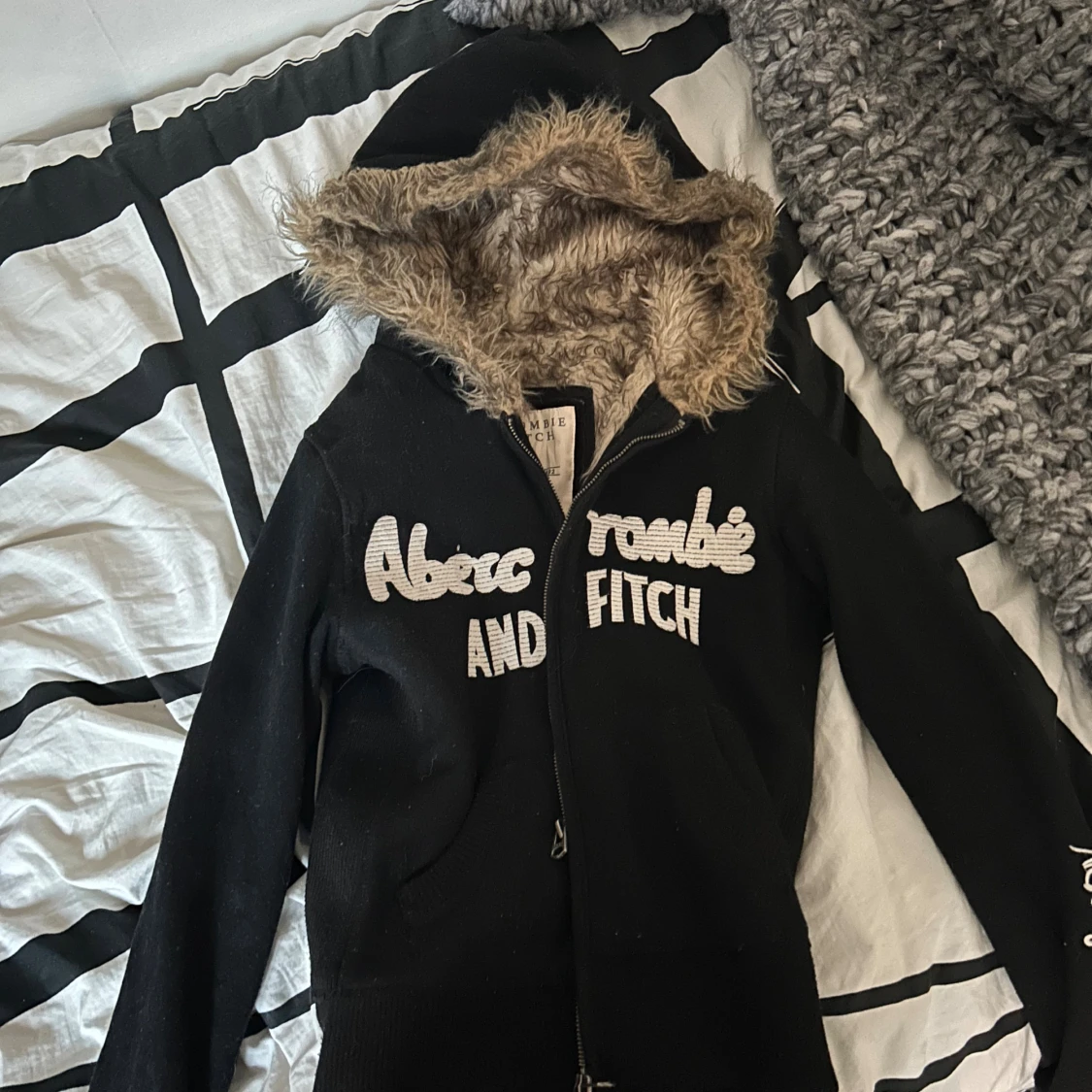 Svart hoodiejacka Abercrombie & Fitch
