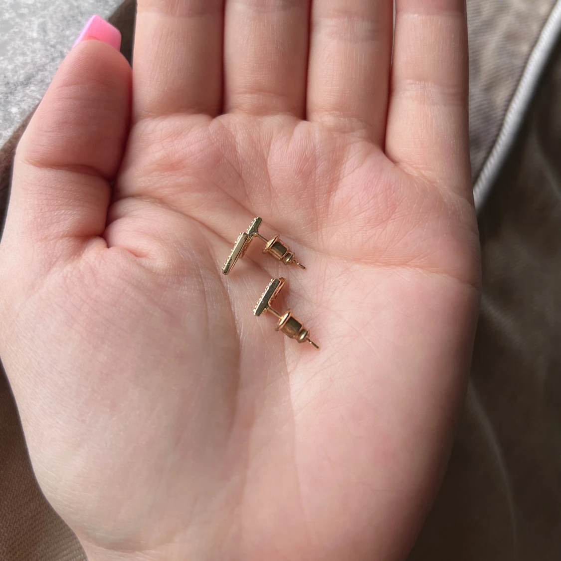 Guldiga blixtörhängen (nya) - 1