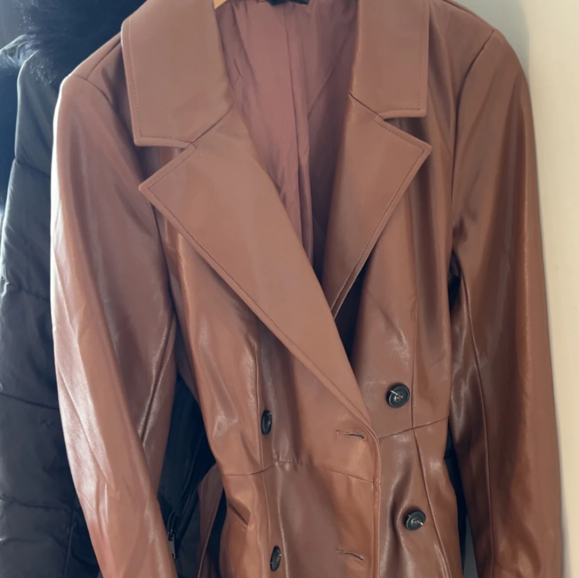 Brun skinn trenchcoat med bälte - 2