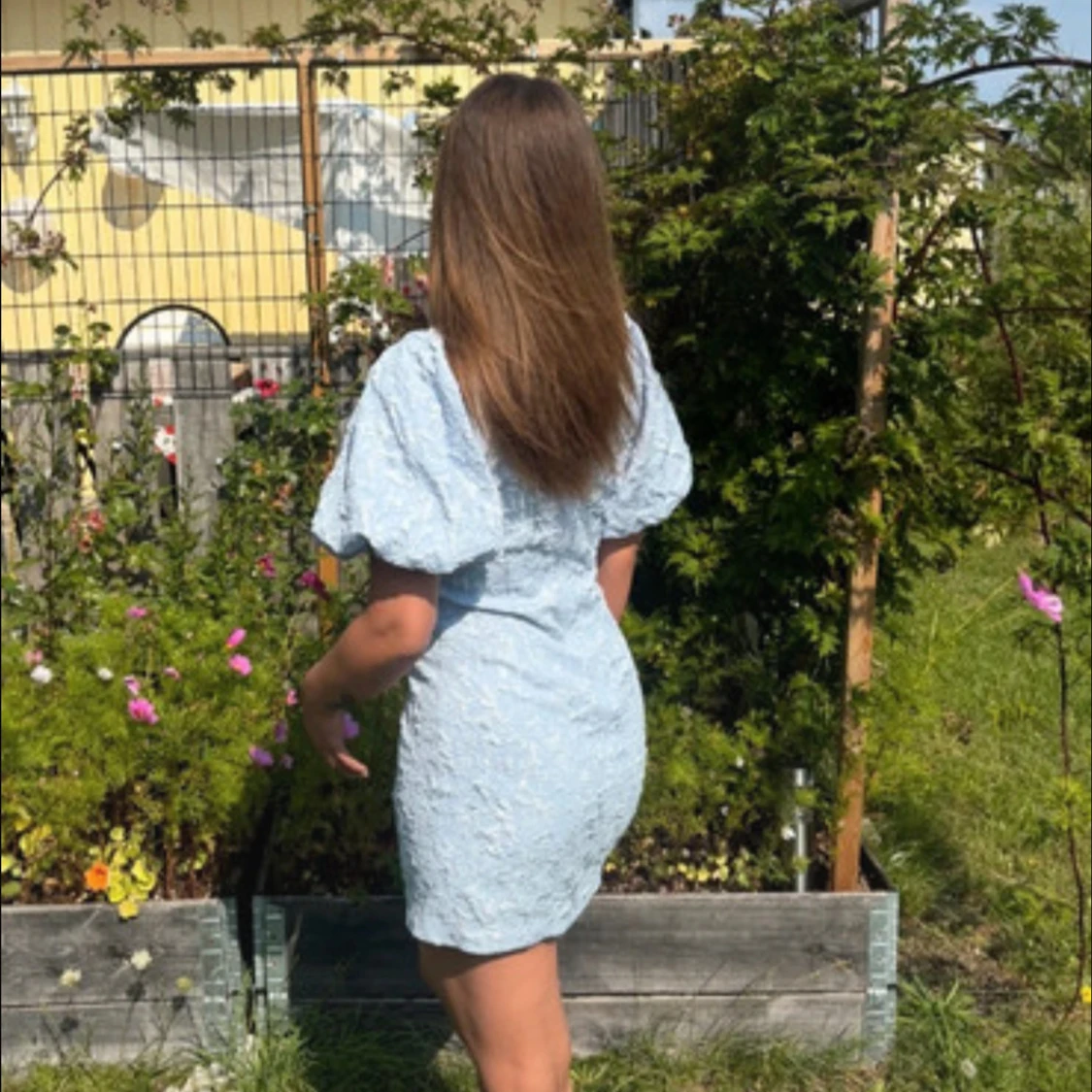 Ljusblå Brocade klänning från Gina Tricot - 1