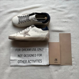 Golden goose blå 44 - Säljer dessa golden goose i färgen blå. Skickar samma dag! Hör av er vid funderingar