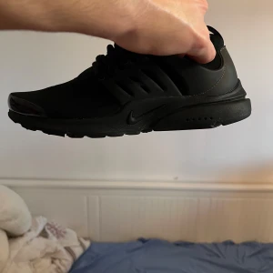 Nike air presto skor - Hej säljer dessa mycket fint skick storlek 42 nypris 1300kr