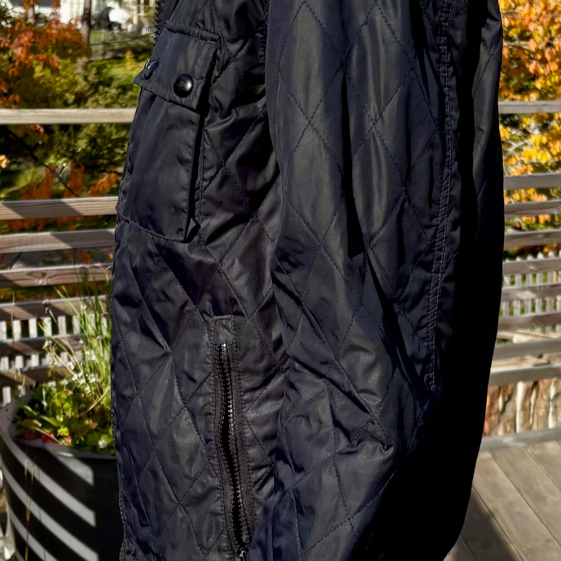 Svart quiltad bomberjacka från Easy Wear - 4