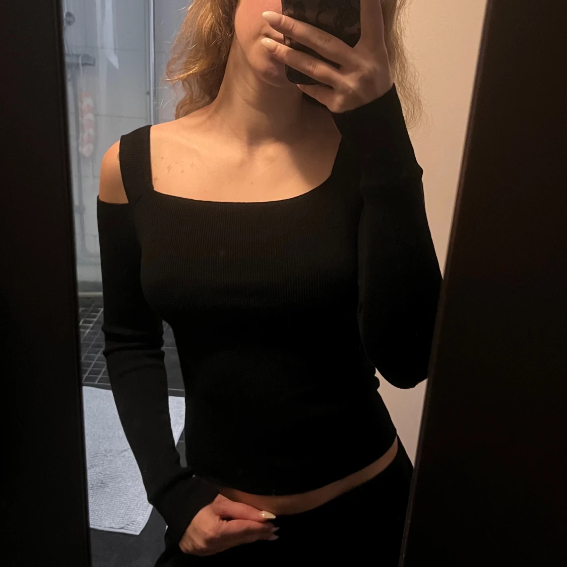 Svart ribbad topp från Gina Tricot