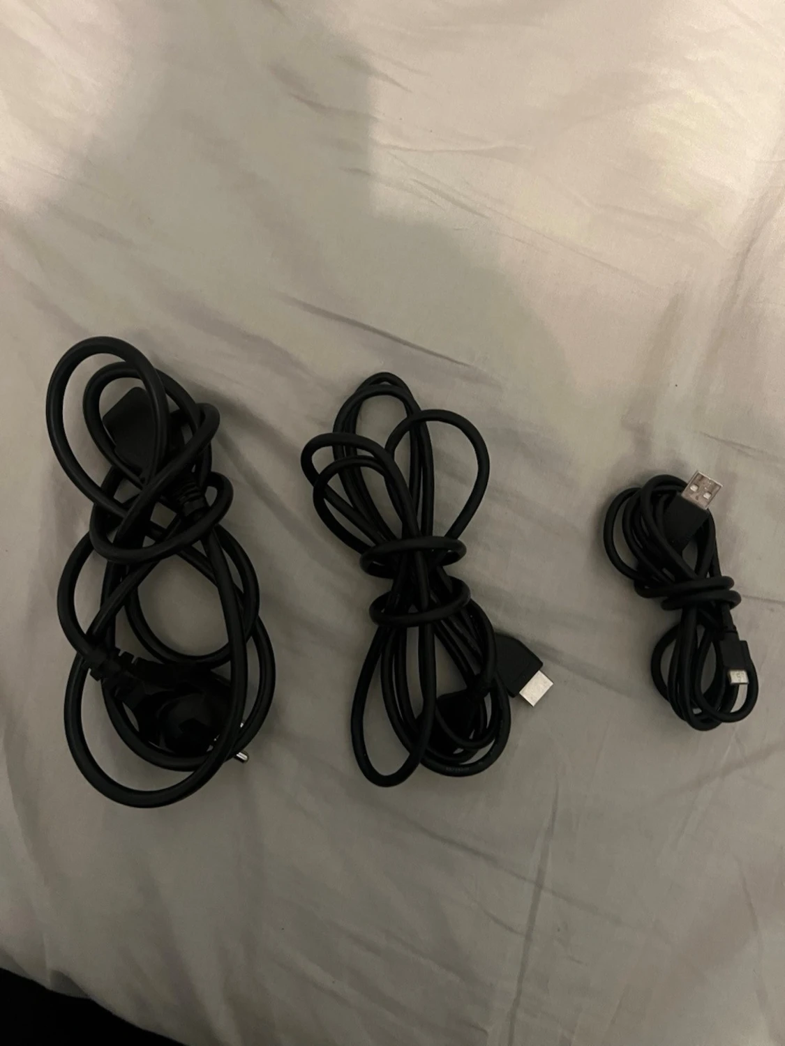 PlayStation 4 med handkontroll och spel - 2