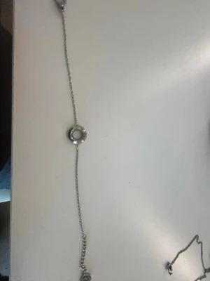 Silverfärgad väst med ringdetalj - Edblad Armband!❣️använd 1 gång❣️