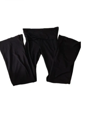 blue yoga pants - blue yoga pants that fit very well, they’re not very long, fit just right on me, and I’m 166 cm! I’m selling these because I don’t wear them as much and they just take up place! I can discuss price💞