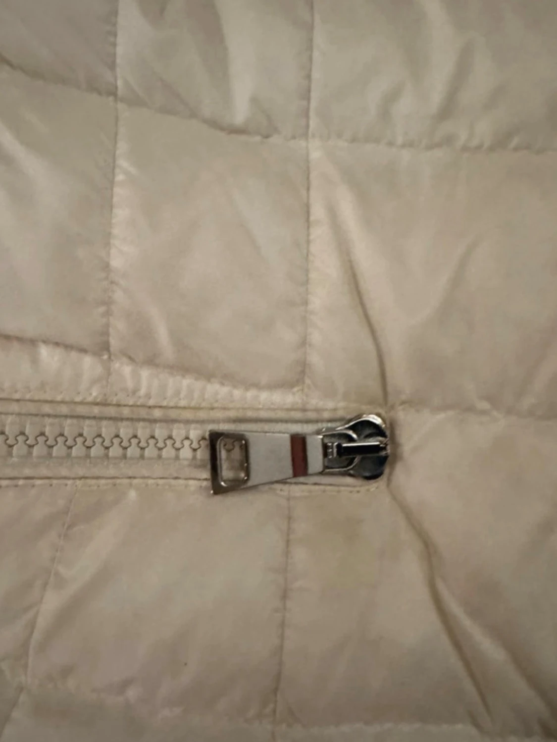 Vit dunjacka från Moncler - 2