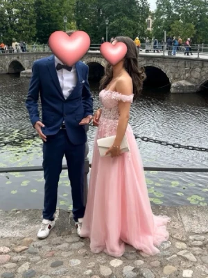 Ljusrosa balklänning - Lägger ut denna annons igen då de är många som är intresserade i att bara köpa en utav klänningarna. I denna annons säljer jag alltså bara den rosa! 