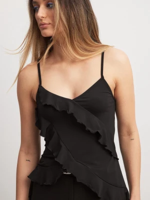 Svart volangtop från NA-KD - Svart linne från NA-KD. Använt 2 gångar 2024. Köpt för 200kr.