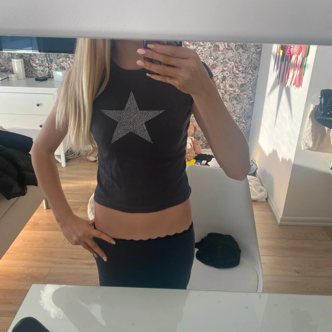 Grå t-shirt med stjärndetalj