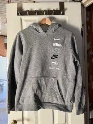 Nike hoodie ungdom - Bra skick. Ungdomsstorlek XL 158-170 cm