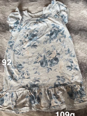 Newbie nattlinne - Fint använt skick. Storlek 92