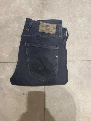 Replay anbass - Tjena, säljer nu dessa riktigt snygga Replay anbass i Stl W29 L32. Dom är i riktigt bra skick. Nypris 1600✅Vid minsta funderingar så är det bara att höra av sig//Allt gott