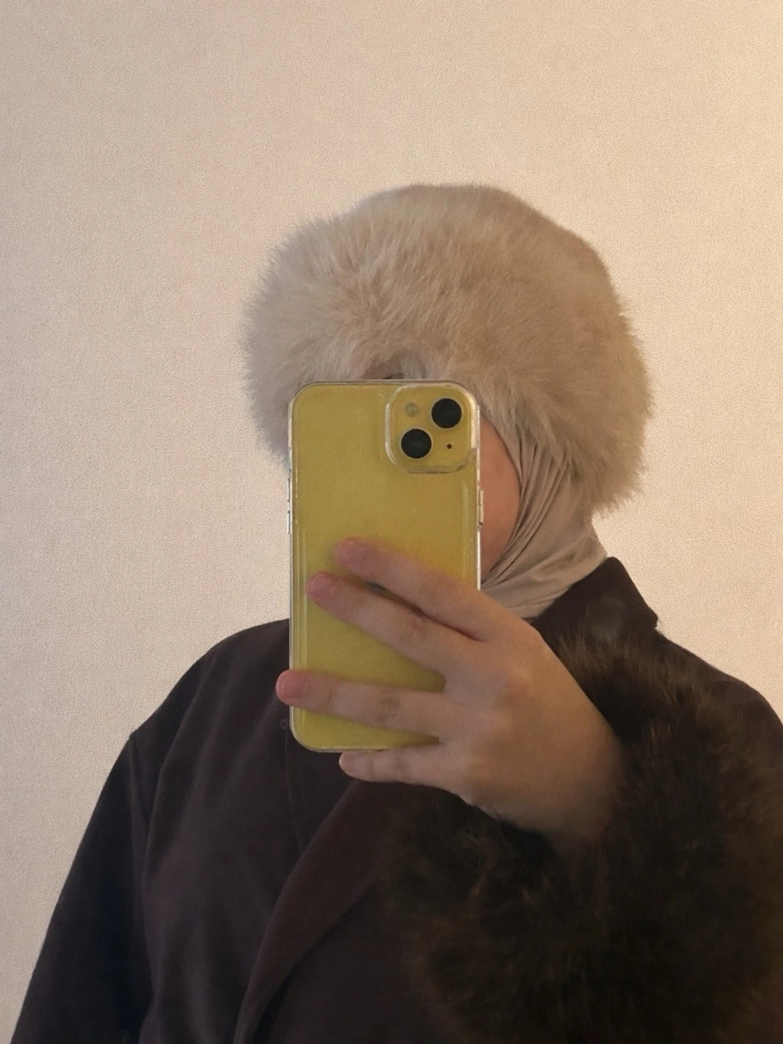 Beige fluffig mössa  - 1