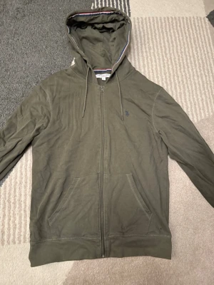 Ralph lauren kofta - En ralph lauren kofta med luva 