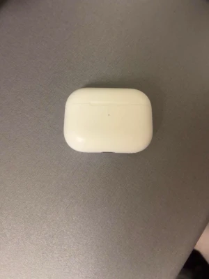 AirPods Pro (2nd generation)Äkta!!!! - Säljer ett par Apple AirPods Pro (2nd gen) Äkta ingen kopia som andra!
