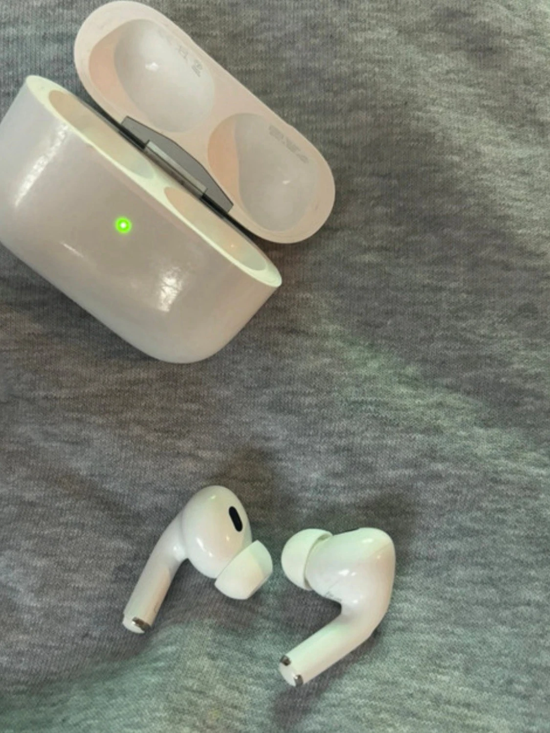AirPods Pro (2nd generation) MagSafe - 4