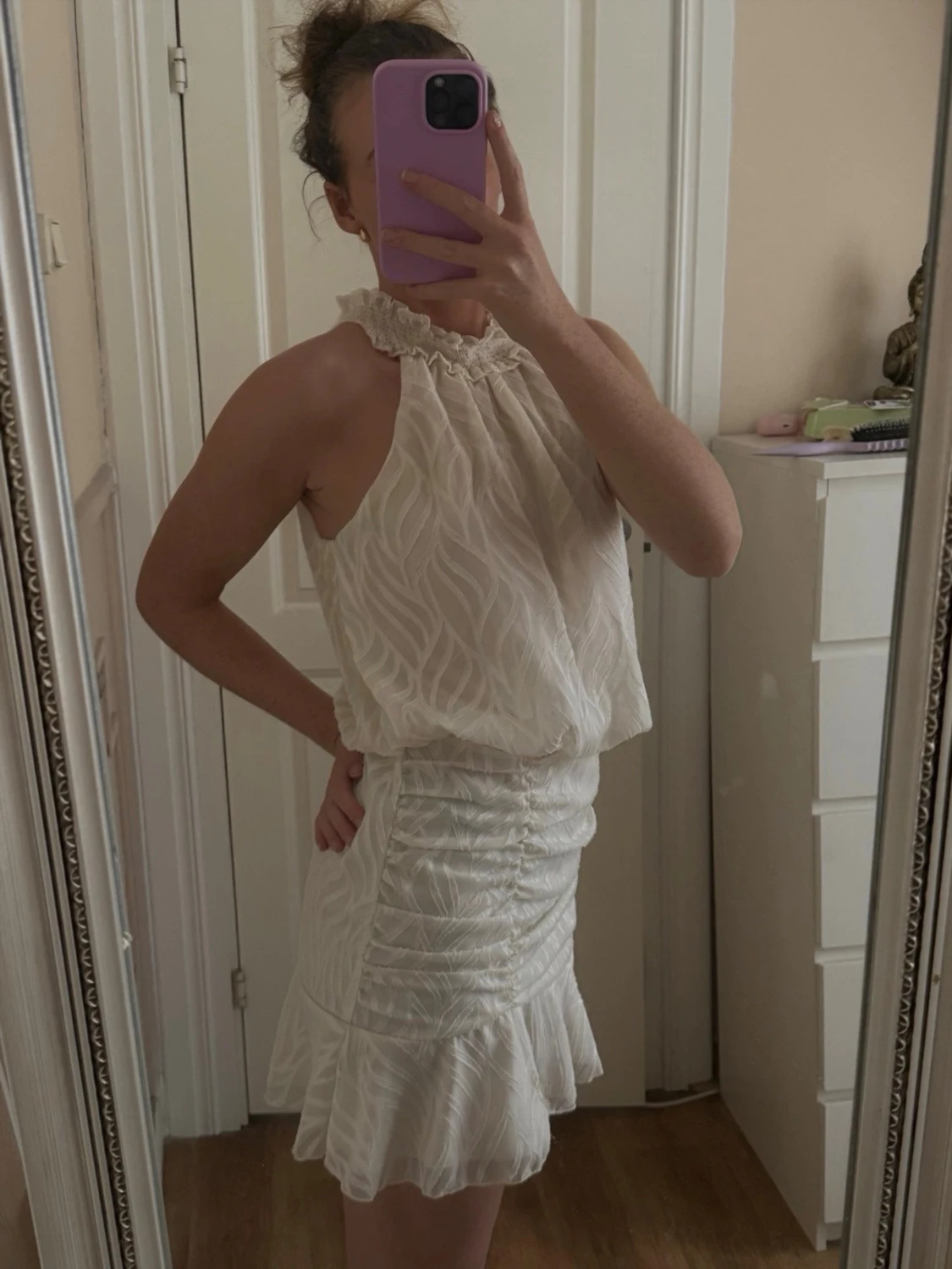 Vit kortklänning med volang från SHEIN