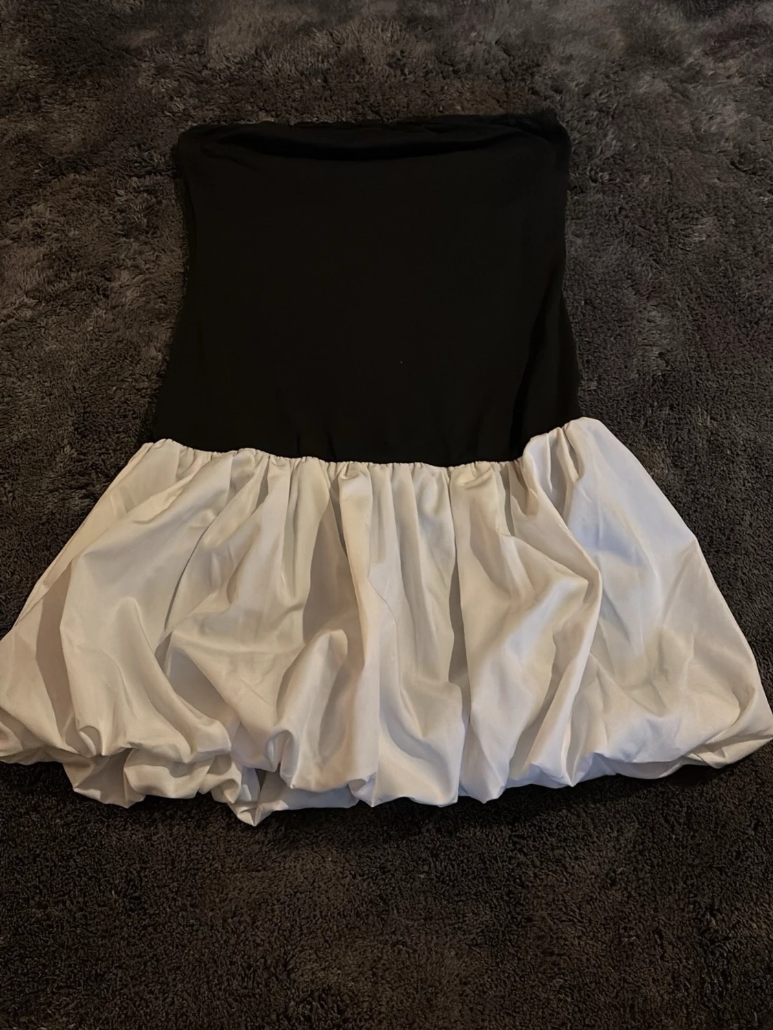 Svartvit axelbandslös klänning Shein