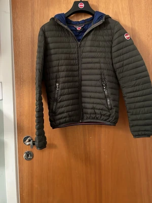 Grön colmar jacka - En grön colmar jacka i bra skick. Priset är inte fast i sten och storleken är 154-156cm 12-13år✌️👊