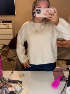 Vit fluffig stickad tröja - Hm premium tröjor i mohair storlek xs, inga defekter❣️