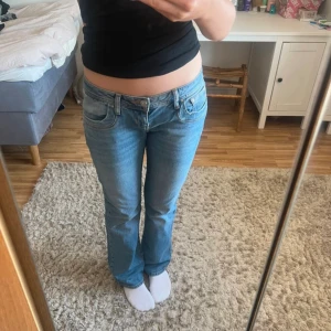Low waist jeans från Ltb - Low waist jeans från Ltb i modellen Valarie, använd fåtal gånger💗W29 L32