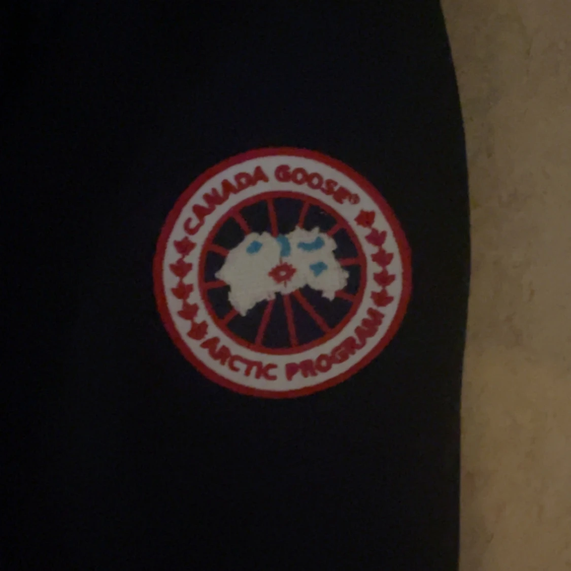  Canada Goose cardigan  - 1