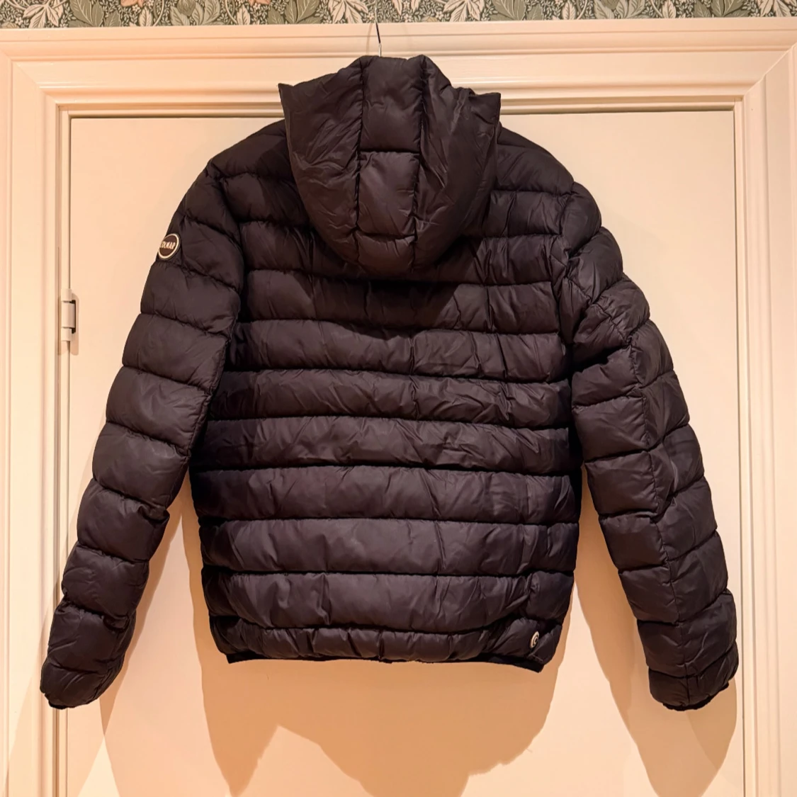 Svart dunjacka från Colmar med huva - 1