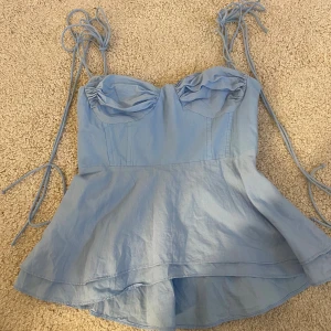 Blå Zara top  - Blå Zara topp, jättesöt i bra skick 