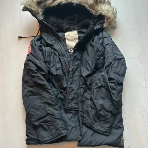 Vintage Ralph Lauren - En fett vintage Ralph Lauren jacka perfekt för vintern❄️Använd men i väldigt fint🤩Stl M. Priset kan diskuteras vid snabb affär😄