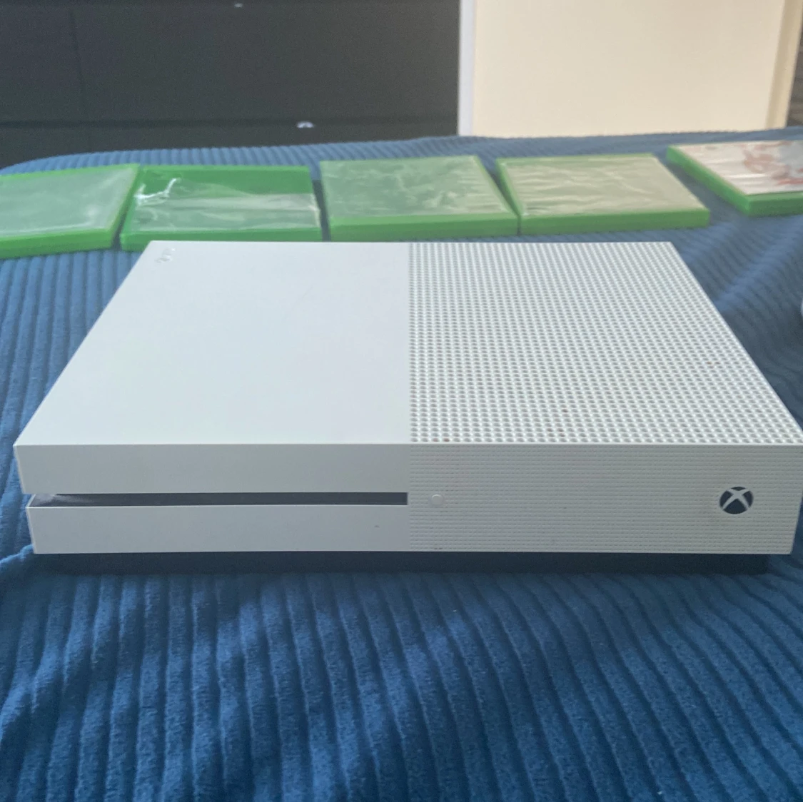 Xbox One S 1TB med 2 handkontroller och spel - 3