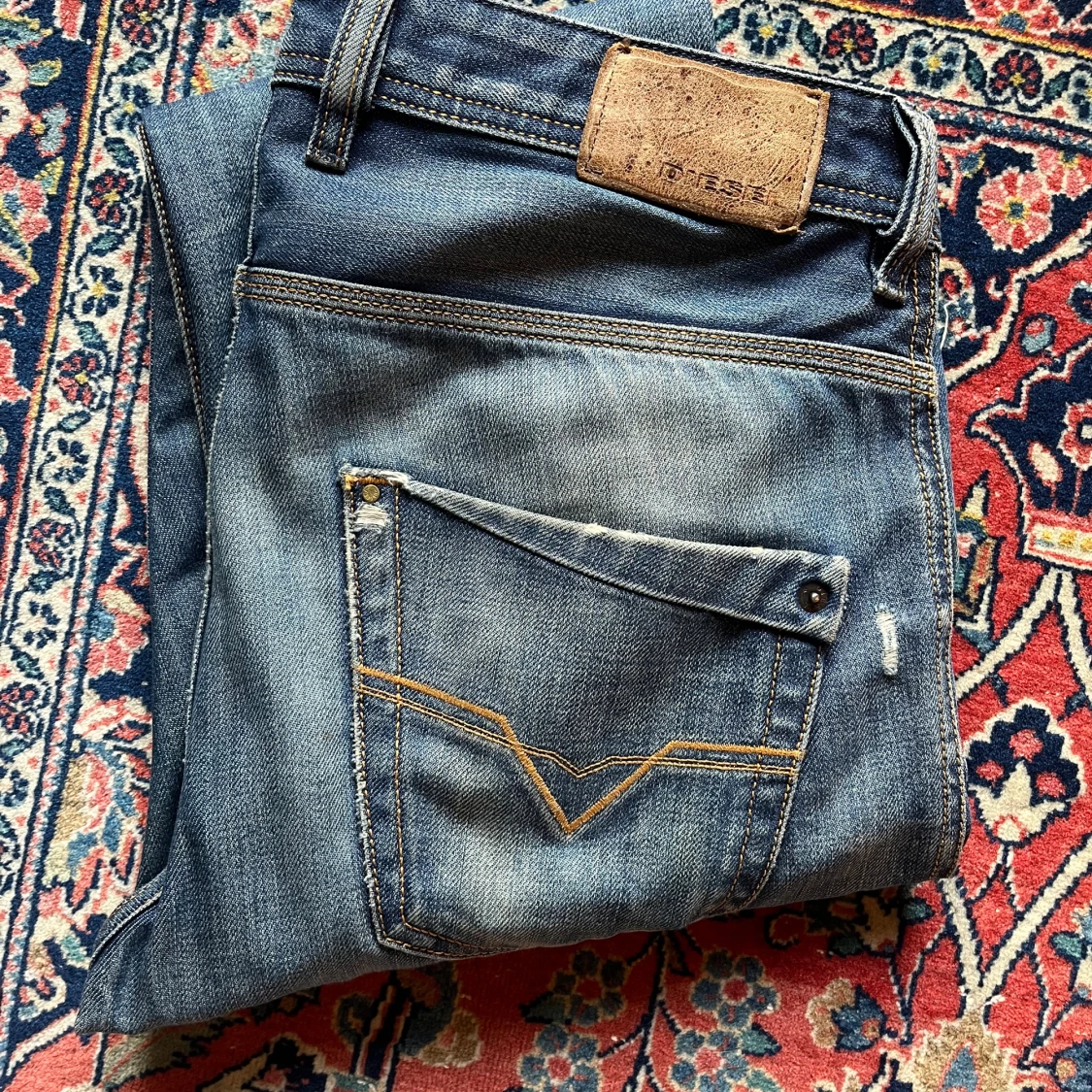 Blå slitna jeans från Diesel - 4