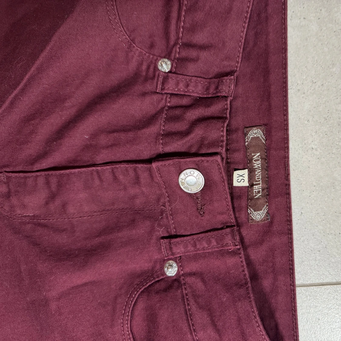 Vinröda skinny byxor Now and Then XS - 1