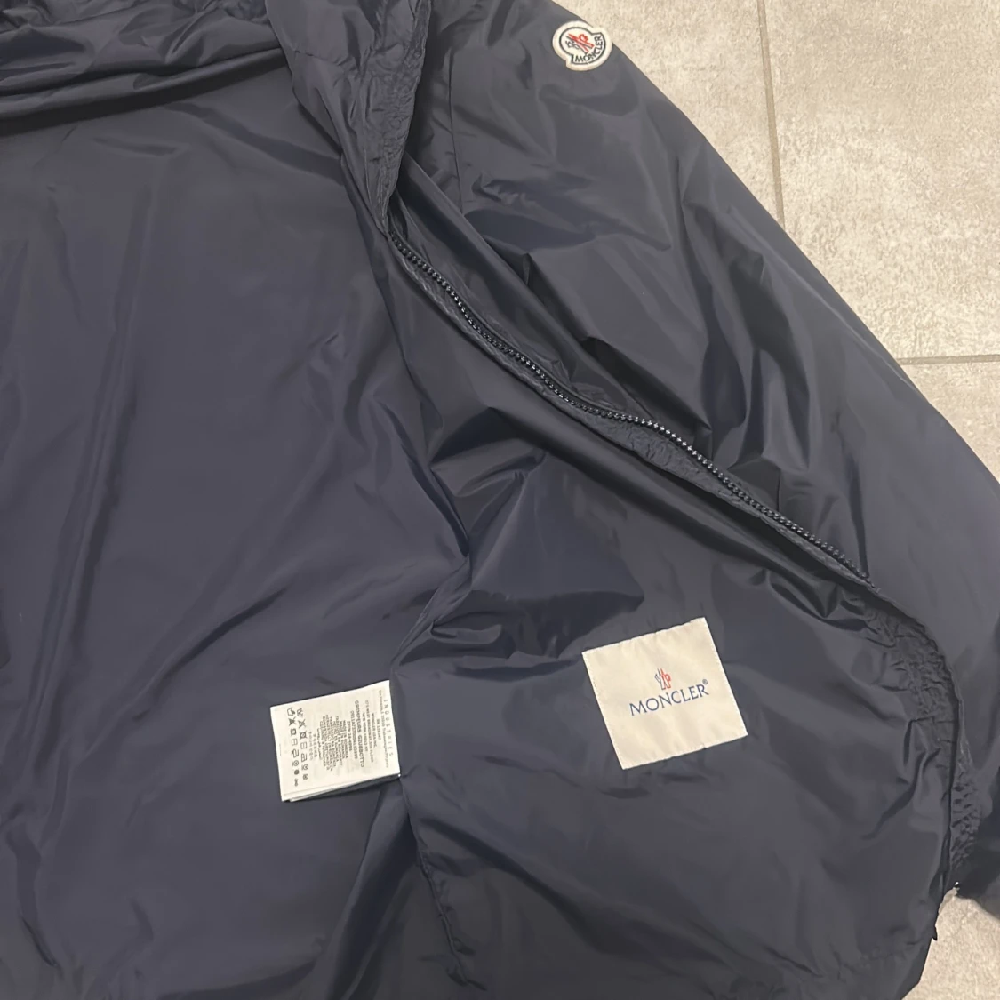 Mörkblå vindjacka från Moncler - 1