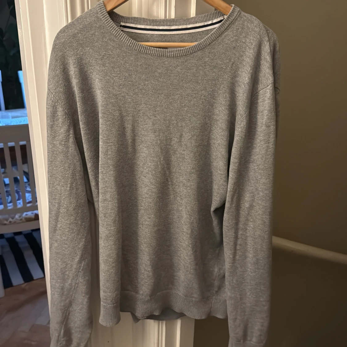 Grå stickad tröja från Pier One