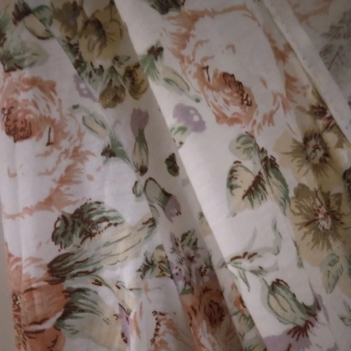 HELT NY OANVÄND vit och blommig omlott topp från Bik Bok, Small - 4