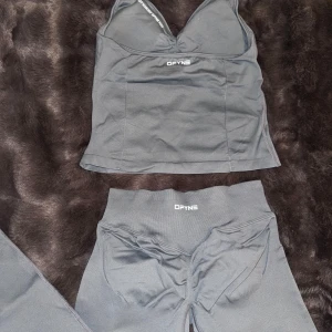 DFYNE impact sett grå - Säljer mitt fina dfyne sett i färgen truffle, storlek S, modellen impact, inga defekter helt i nyskick💕🫶🏽 kom gärna med rimliga prisförslag🙏