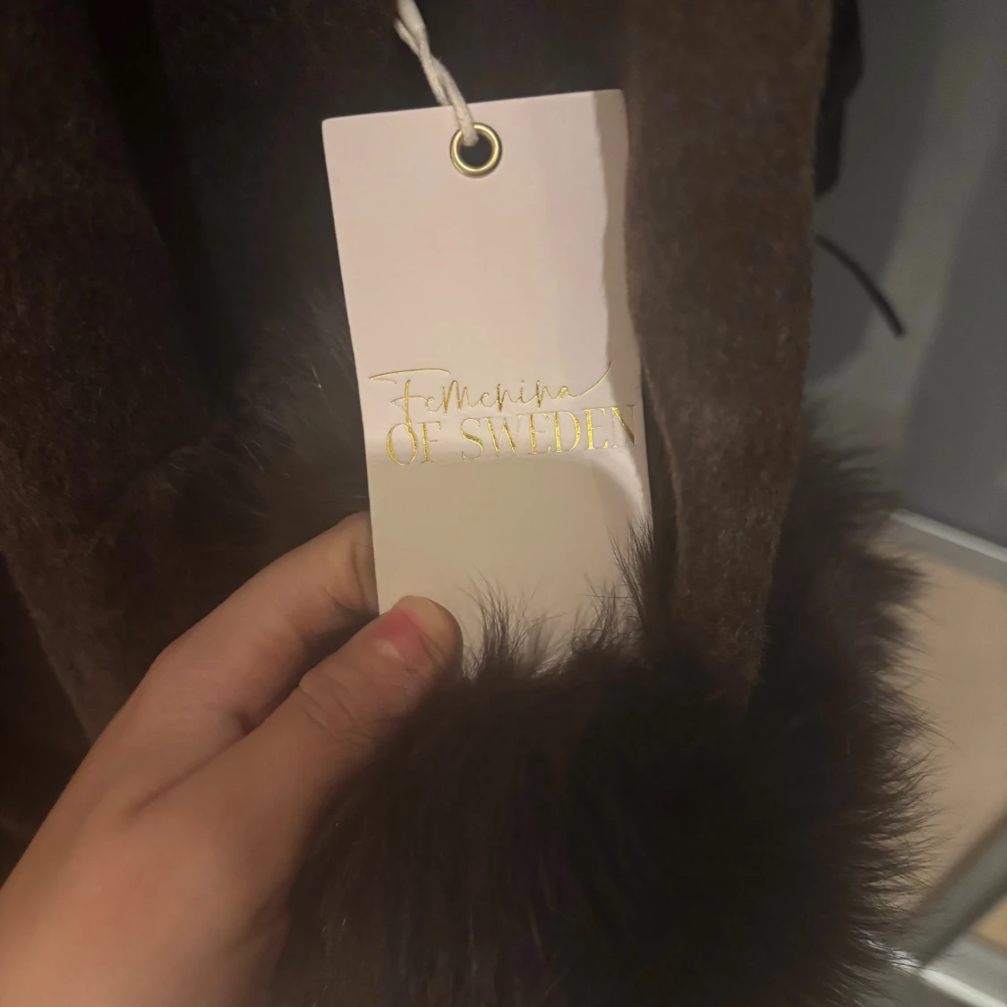 Sydney lång brun kappa från Femenina - 3