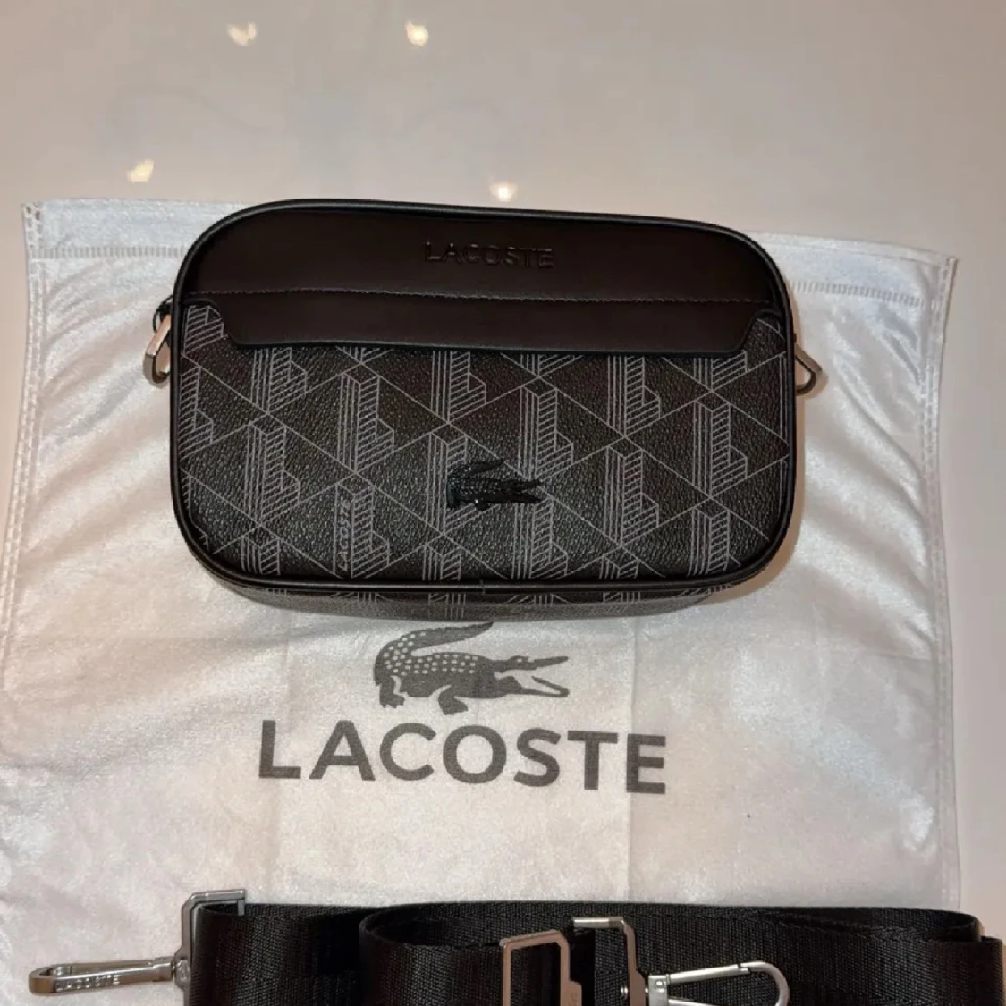  Lacoste