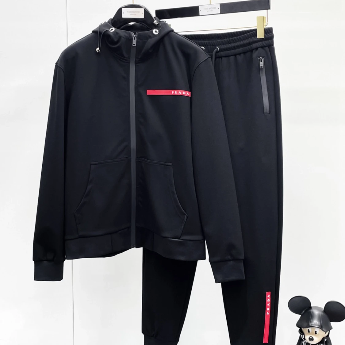 Prada set med röd logga  - 1