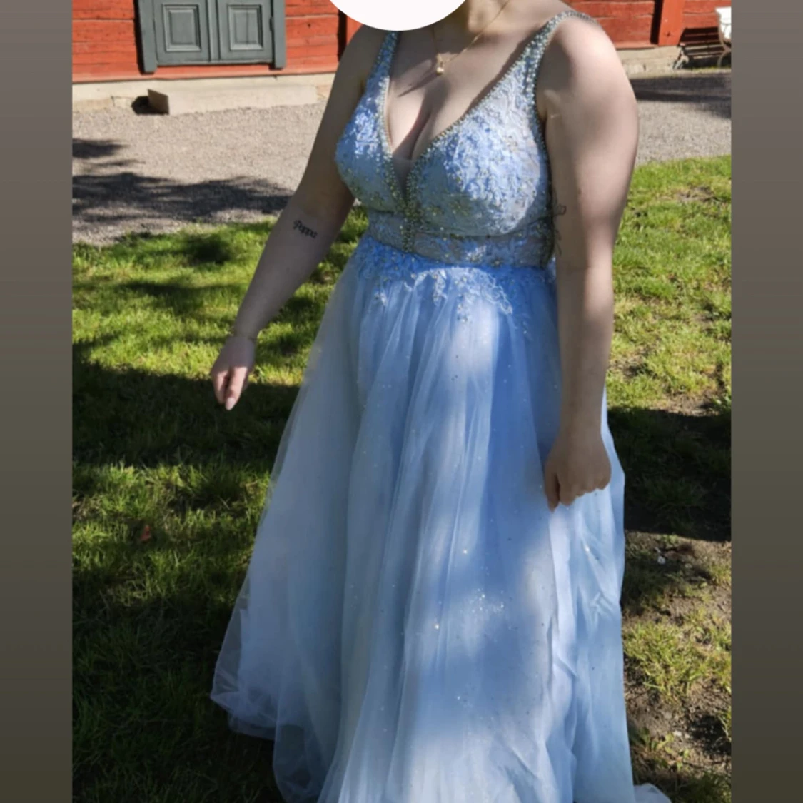 Ljusblå balklänning med glitter och spets - 1