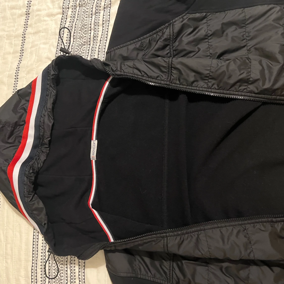 Svart Moncler bomberjacka med huva - 2