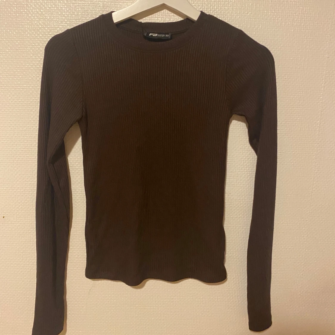 Brun långärmad tröja  - 1