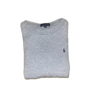 RL Tröja - Grå rl tröja fett soft.                                                              Skicka om du har frågor. 