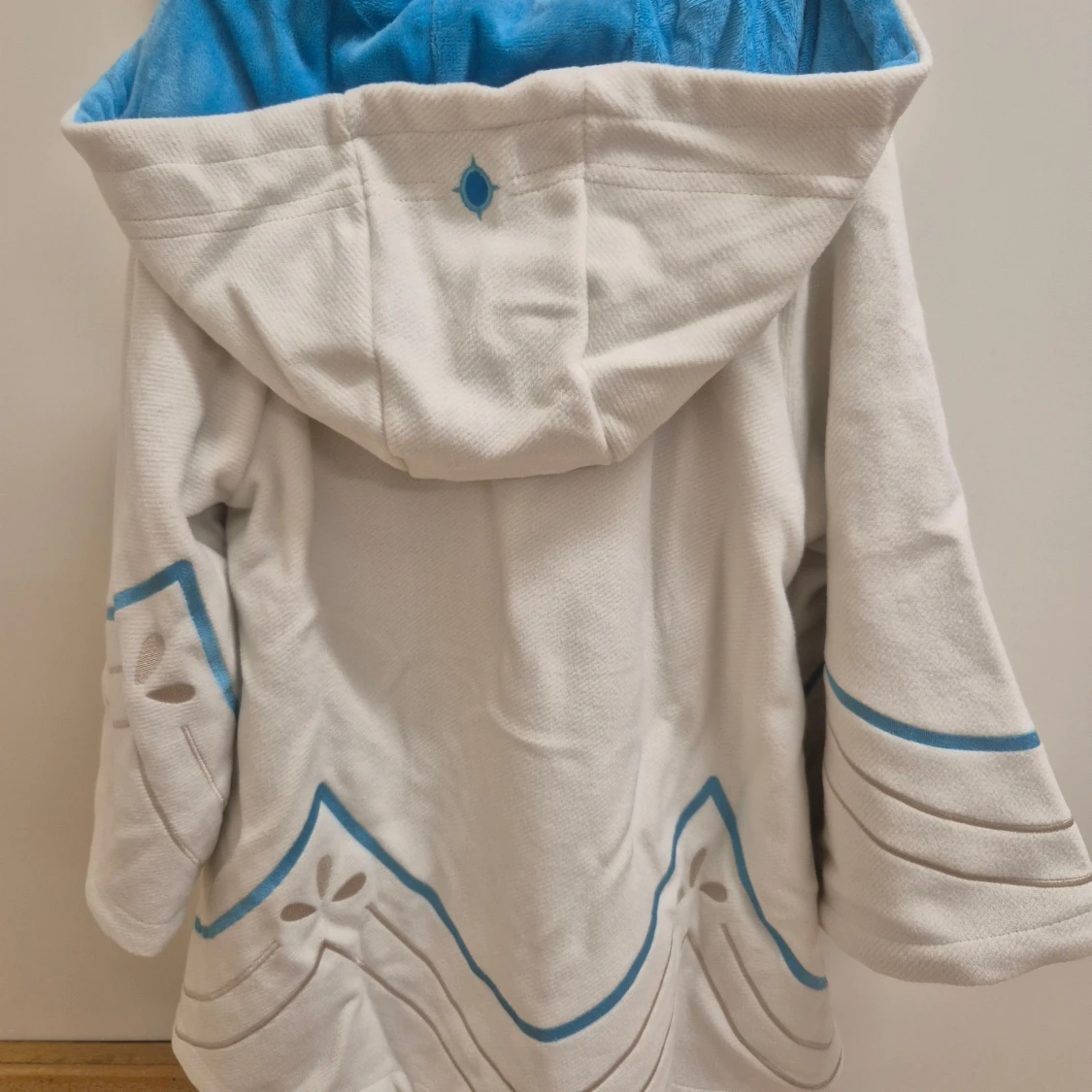 Vit och blå oversize Venti Cloak  - 3