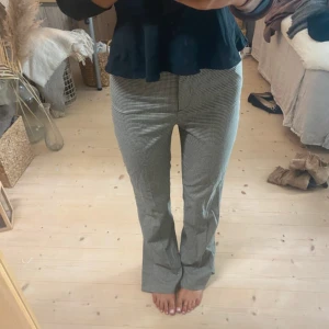 Rutigta kostymbyxor med bootcut - Såå snygga med en slits❤️