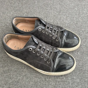 Lanvin Skor | 43 - Lanvin Dbb1 sneakers | Grymt skick | Storlek 8, passar 42-43 | Endast skorna ingår | INGA BYTEN | Fraktar spårbart eller möts upp i Täby 