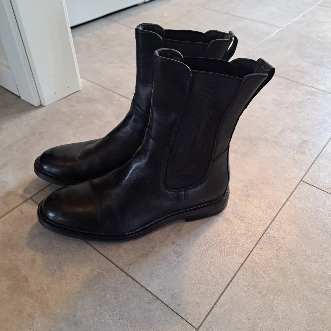 Svarta chelsea boots i skinn